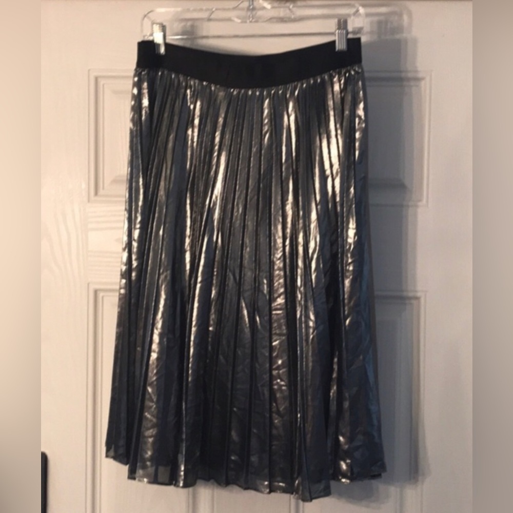 Express metallic pleated skirt